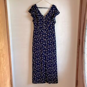 Flowy, 90s style, button down, with front slit and adjustable elastic back tie.